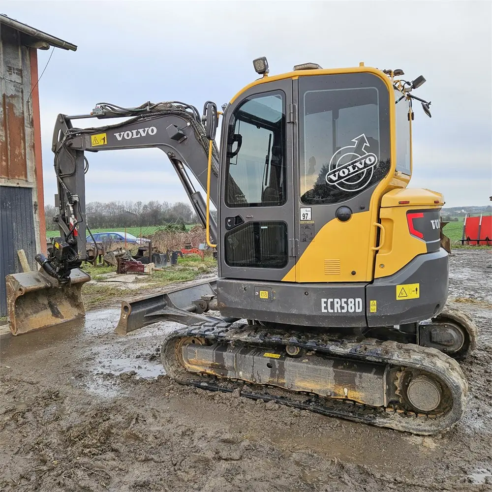 Escavatore cingolato Volvo ECR58D dell'impresa