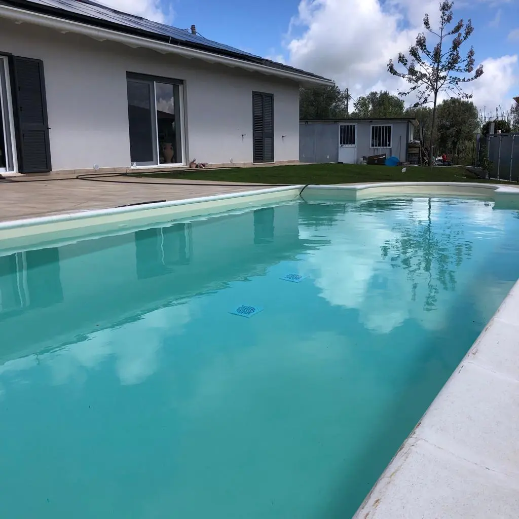 Piscina residenziale completata dall'impresa